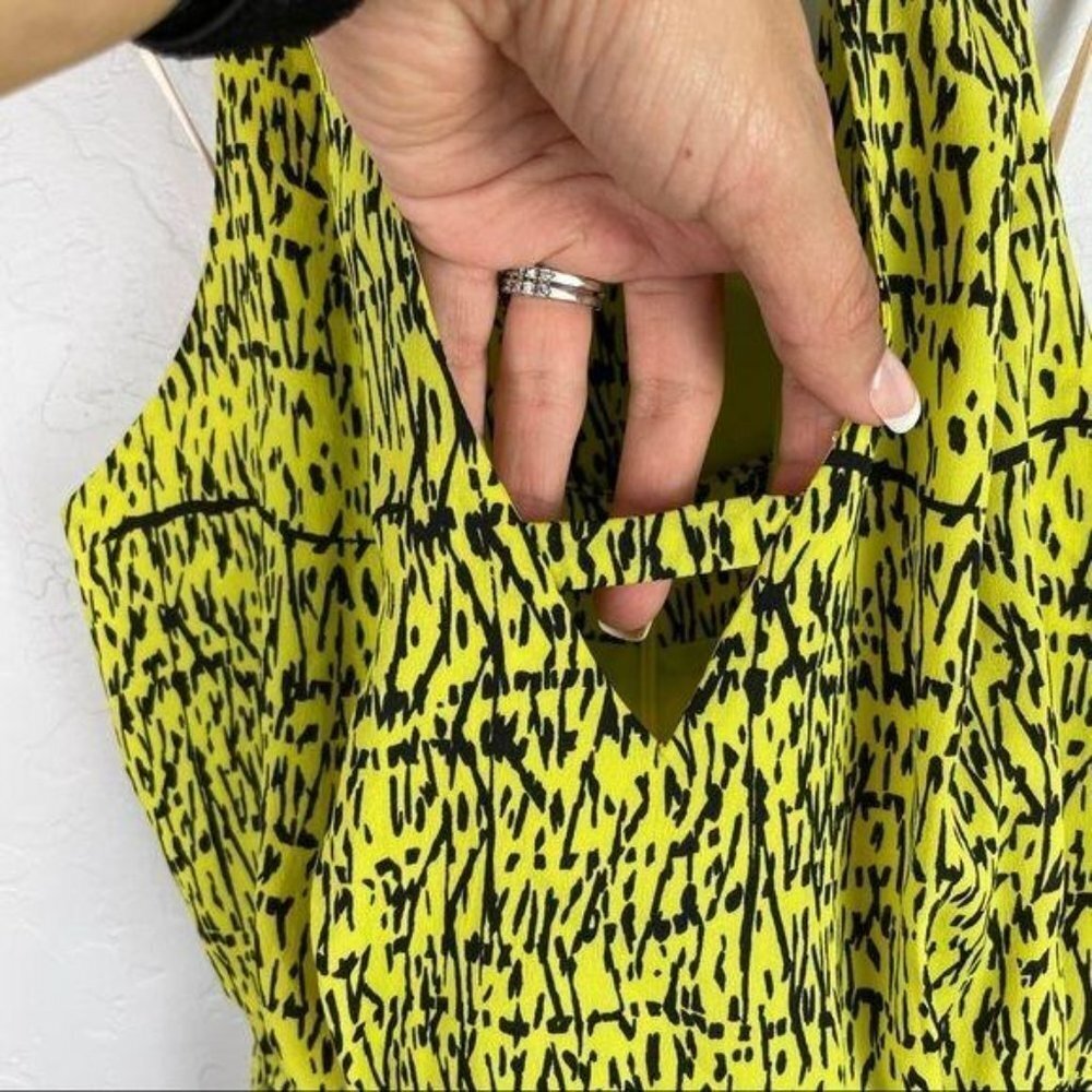 BCBGeneration Neon Lime Halter Neck Romper NWT New With Tags Women's Size‎ 0 - Picture 2 of 12